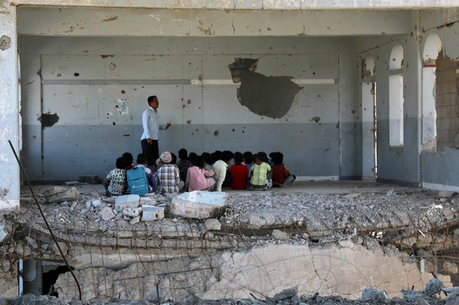 AFP or licensors  CLASSROOM, DESTRUCTION, Horizontal, OPEN-AIR SCHOOL, CHILD IN WAR, CONSEQUENCES OF WAR, FIRST DAY OF SCHOOL, EDUCATIONAL BUILDING, MIDDLE EAST, CIVIL WAR, CIVILIAN POPULATION