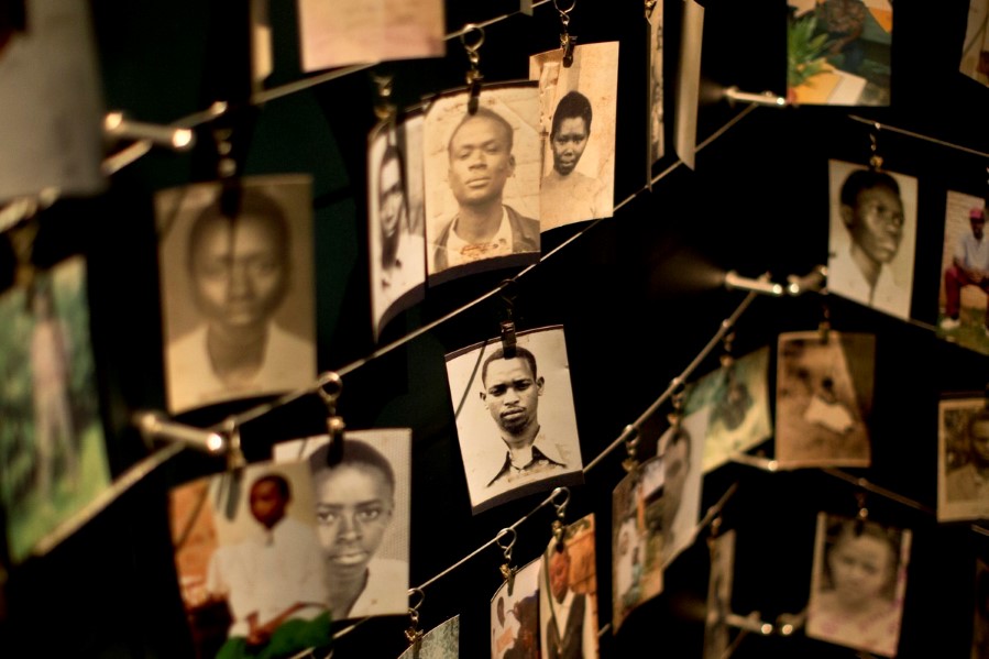 Bilder av ofre for folkemord i Rwanda, Kigali Genocide Memorial Centre.