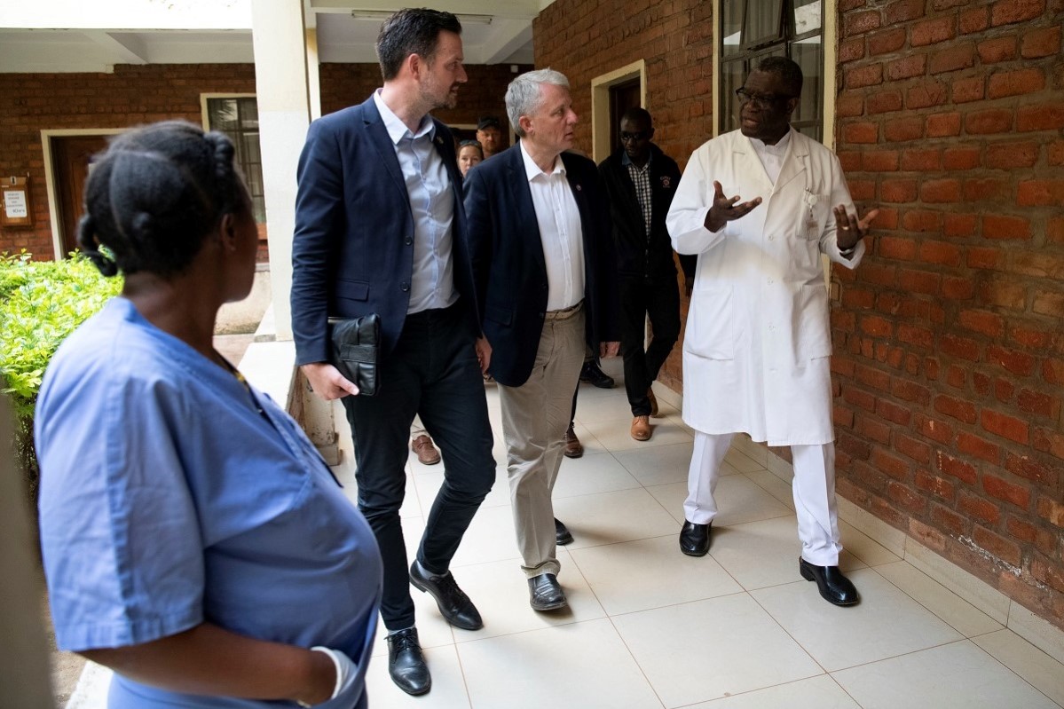 Besøk Panzi-sykehuset i Bukavu, DR Kongo. Dag Inge Ulstein, Dagfinn Høybråten og Denis Mukwege. Foto: Håvard Bjelland / Kirkens Nødhjelp