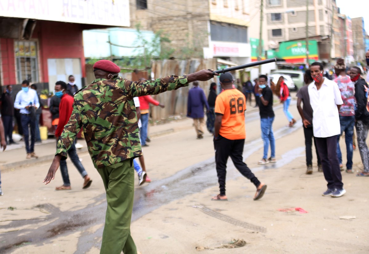 © Billy Mutai / SOPA Images  demonstrators, disease, eastleigh, police officer, covid-19, coronavirus, protest, pandemic, demo, protester, relief food, covid19, restriction, demonstrator, residents, outbreak, covid 19, demonstration, movement, rally, corona virus. Foto: SOPA Images