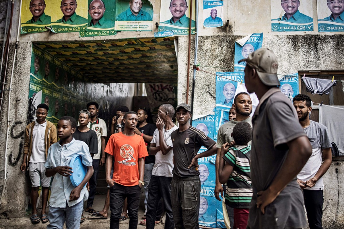 MARCO LONGARI / AFP / NTB  politics, Horizontal, voting, vote